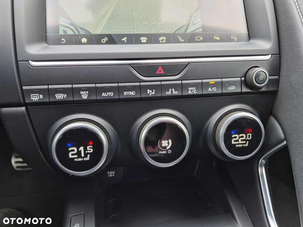 Jaguar E-Pace 2.0 P250 mHEV AWD R-Dynamic Black - 12