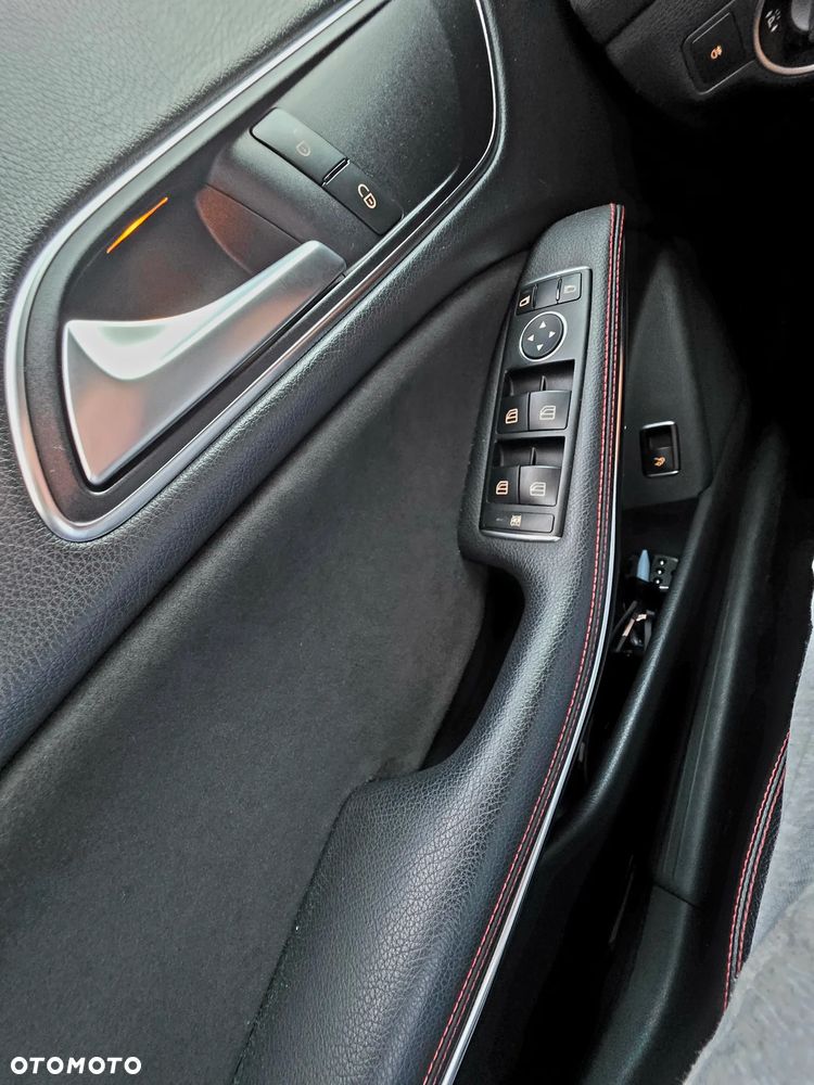 Mercedes-Benz CLA 200 7G-DCT - 13