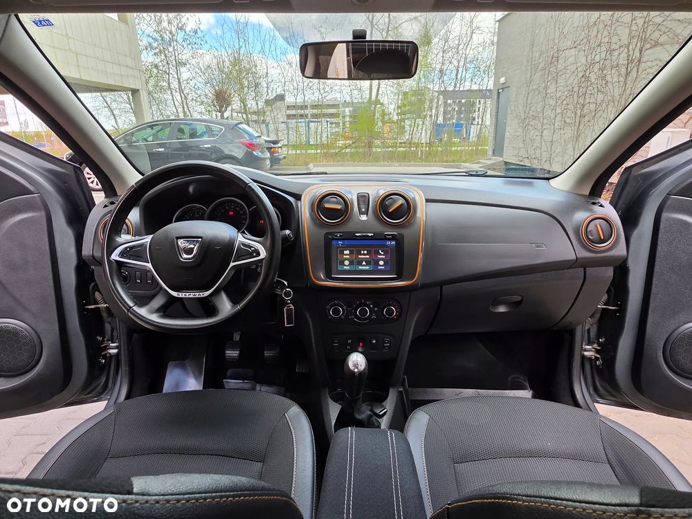 Dacia Logan TCe 90 S&S Stepway Celebration - 21