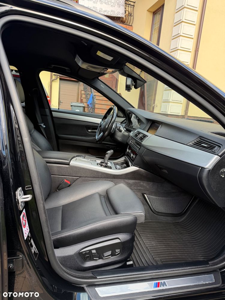 BMW Seria 5 530d xDrive Sport-Aut - 24