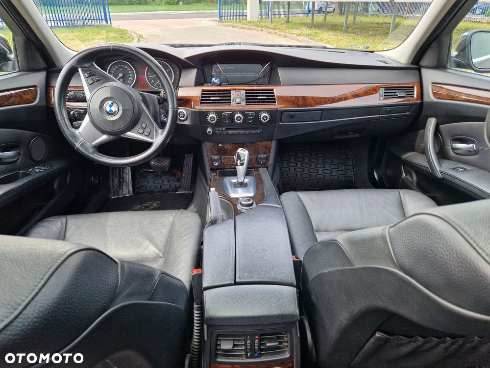 BMW Seria 5 530d xDrive - 7