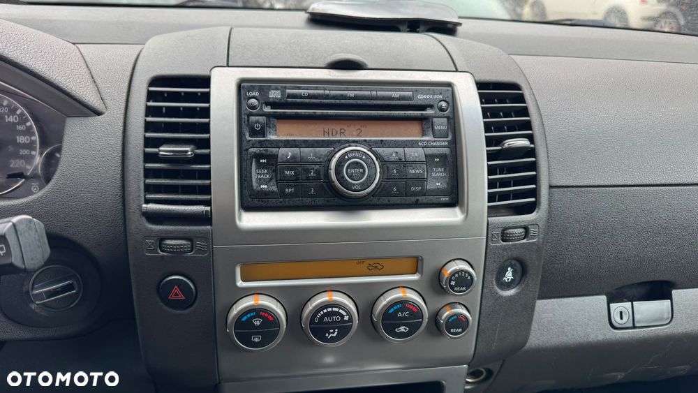 Nissan Pathfinder 2.5 DCi Elegance - 22
