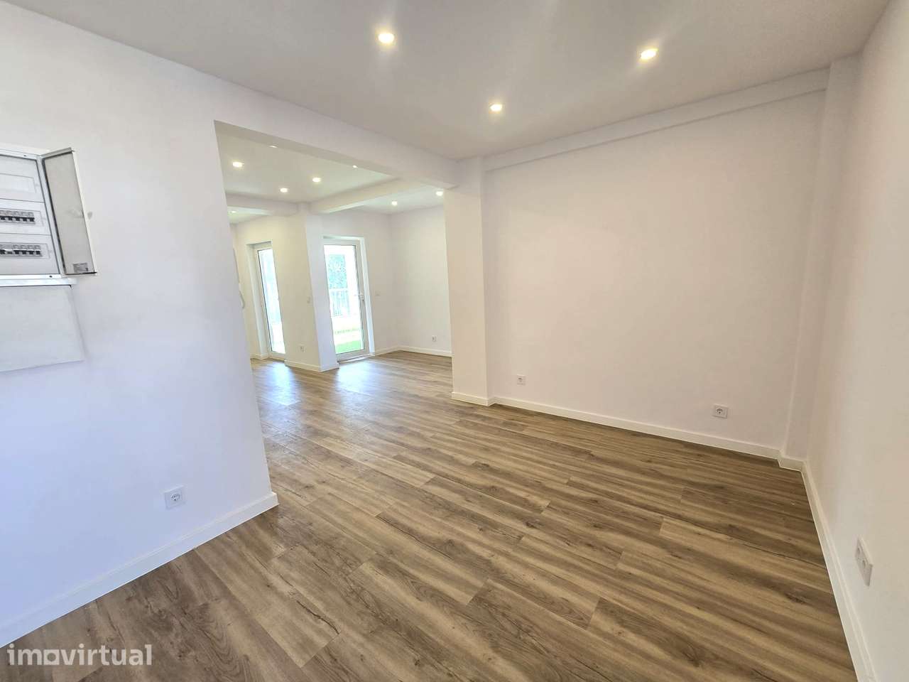 Apartamento T2 Remodelado com Varanda - Queluz - Grande imagem: 2/21