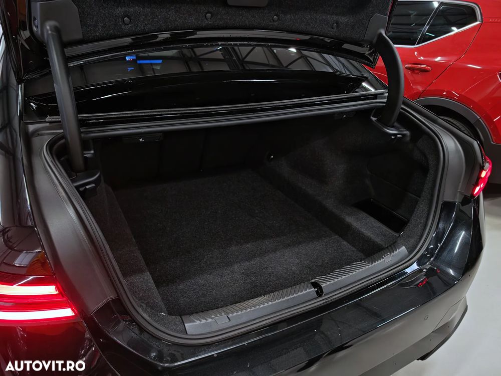 BMW Seria 5 520i AT MHEV - 34