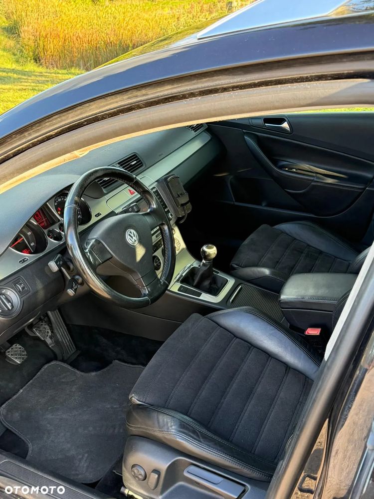 Volkswagen Passat 2.0 TDI DPF Highline - 9