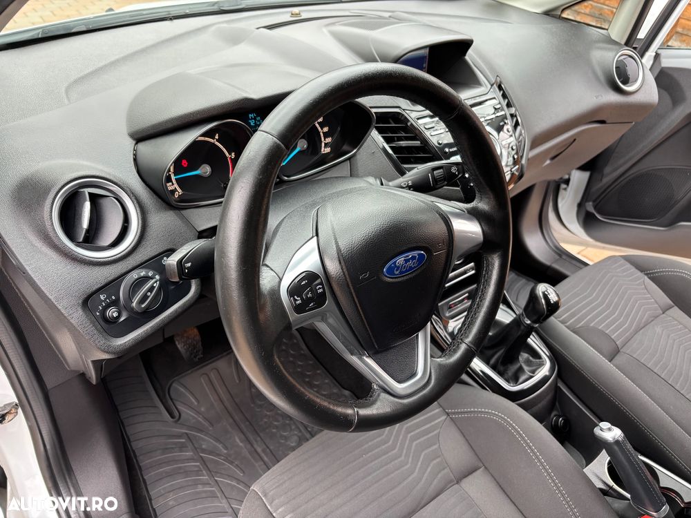 Ford Fiesta 1.6 TDCi DPF Titanium - 13