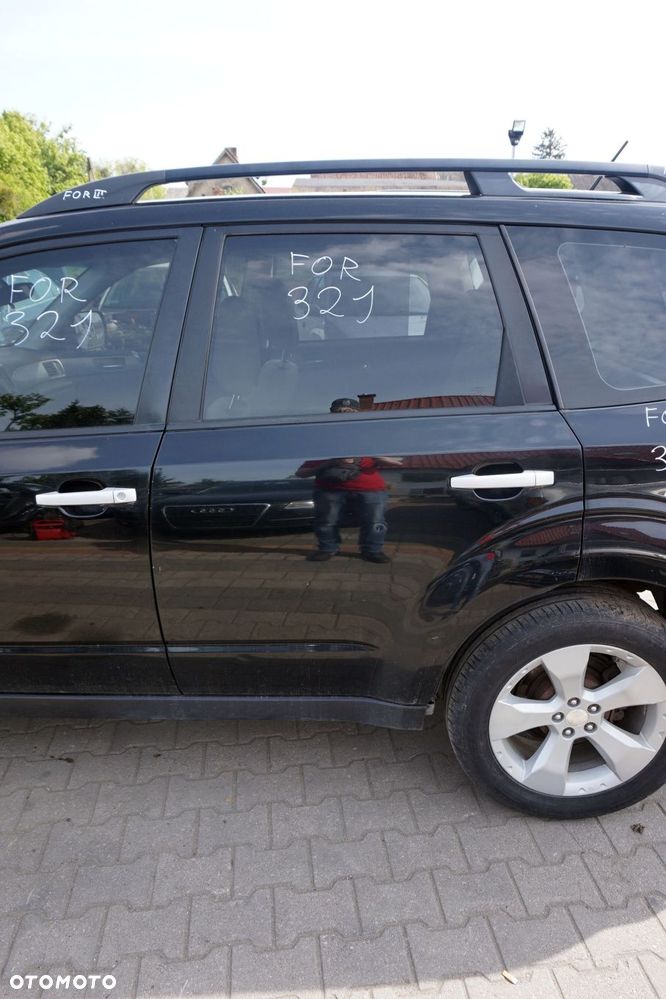 DRZWI TYLNE LEWE FORESTER III SH 32J  CZARNY SUBARU 2008-2013 - 1