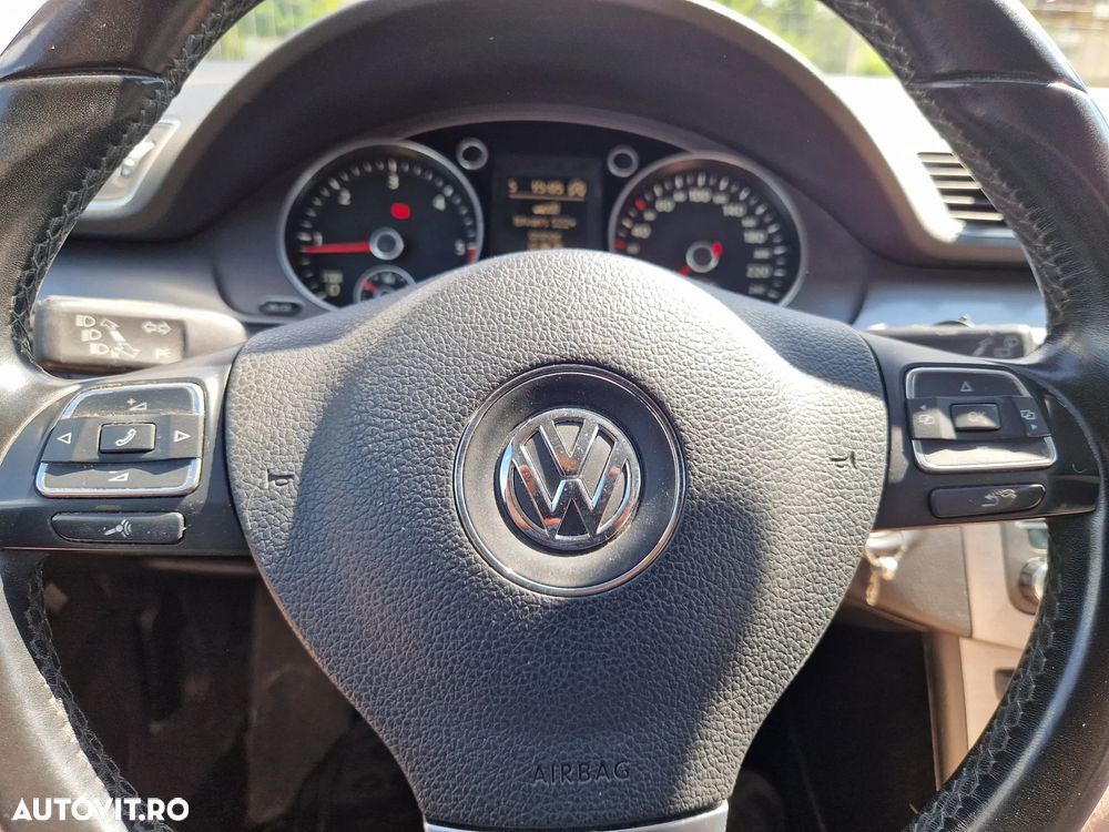 Volkswagen Passat 1.6 TDI BlueMotion Technology Comfortline - 24
