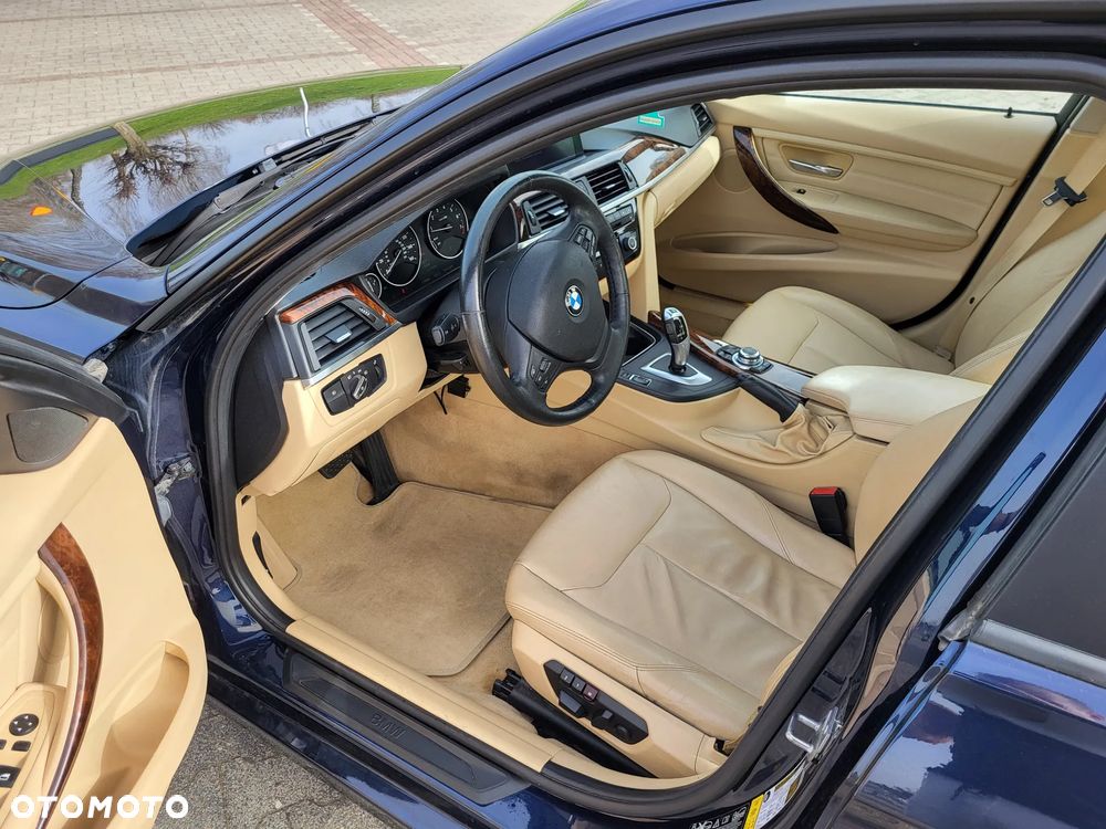 BMW Seria 3 328i xDrive - 9