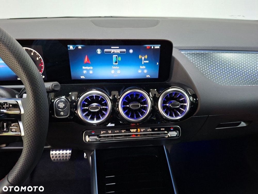 Mercedes-Benz GLA - 25