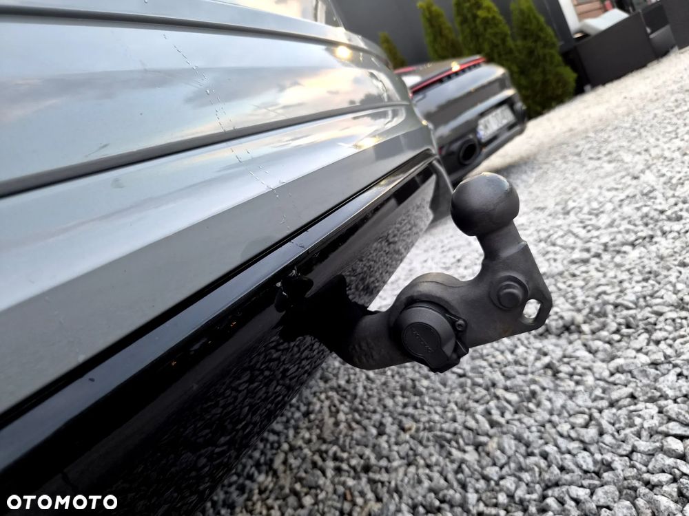 Volvo XC 60 B4 D AWD Plus Dark - 29