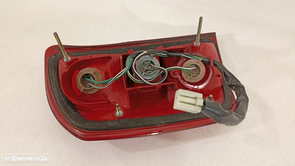 FAROLIM TRASEIRO DIREITO TOYOTA RAV 4 II 2001 -8155142040 - 1