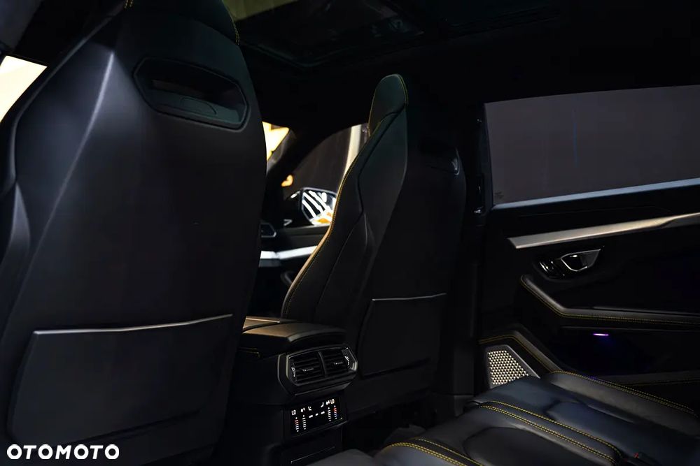 Lamborghini Urus - 12