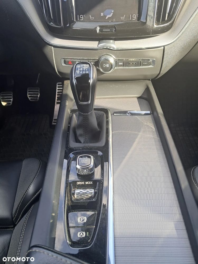 Volvo XC 60 D3 R-Design - 11