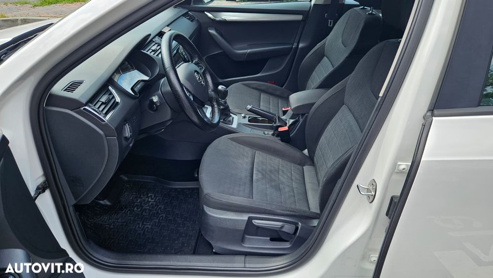 Skoda Octavia 2.0 TDI ELEGANCE - 5