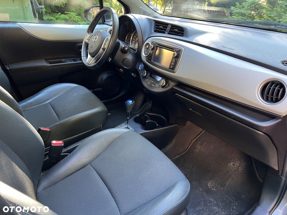 Toyota Yaris Hybrid 100 Premium - 9