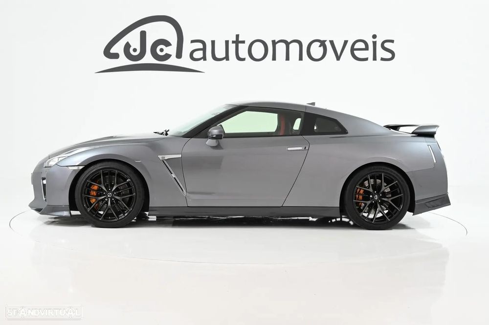 Nissan GT-R 3.8 V6 - 8