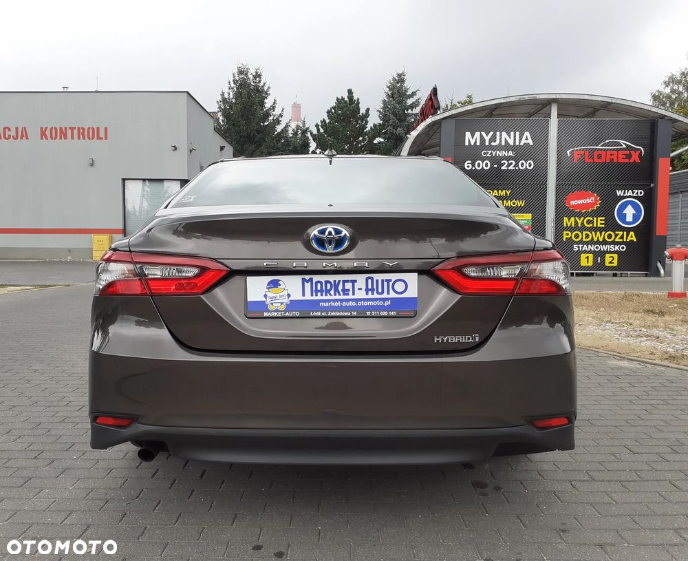 Toyota Camry - 4