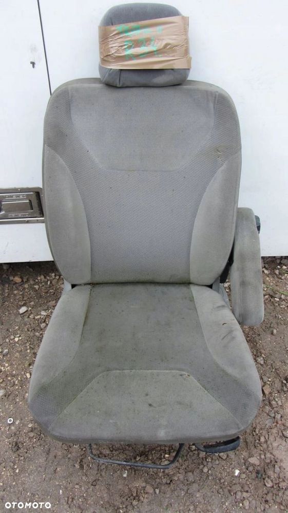 TRAFIC VIVARO II FOTEL PASAŻERA PRAWY 01- - 1