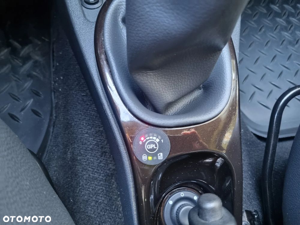 Dacia Duster 1.6 16V 4x2 Prestige - 12
