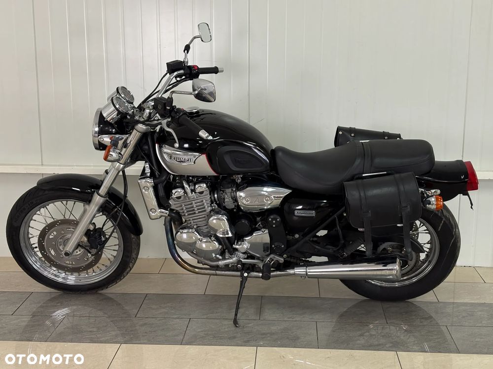 Triumph Adventurer - 2