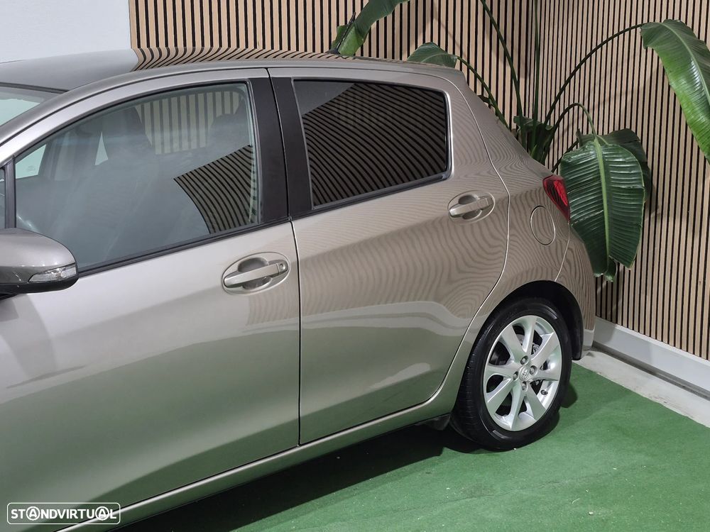Toyota Yaris 1.5 HSD Comfort +P.Style+P.Techno - 5