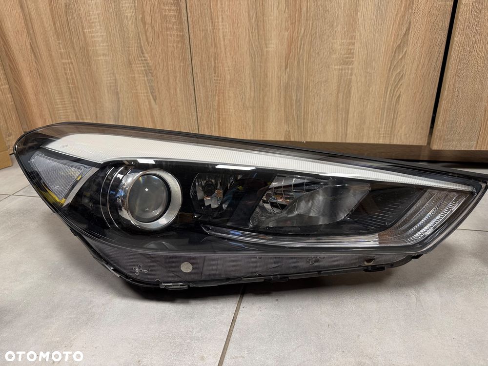 Hyundai Tucson III 15- reflektor przód z doświetlaniem