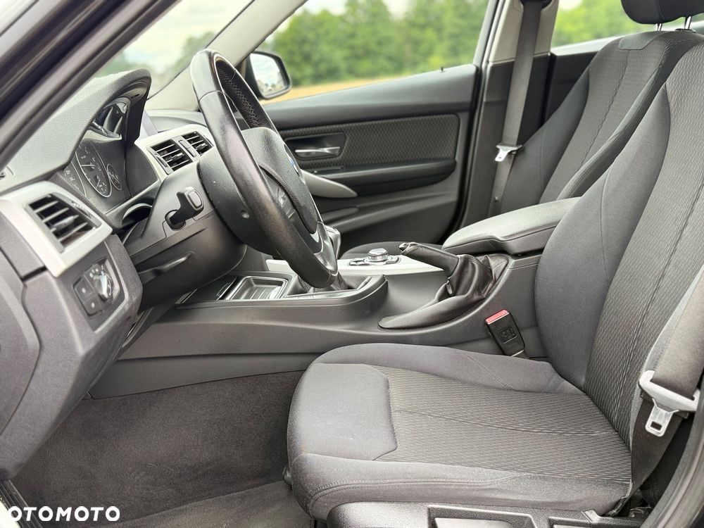 BMW Seria 3 316i - 14