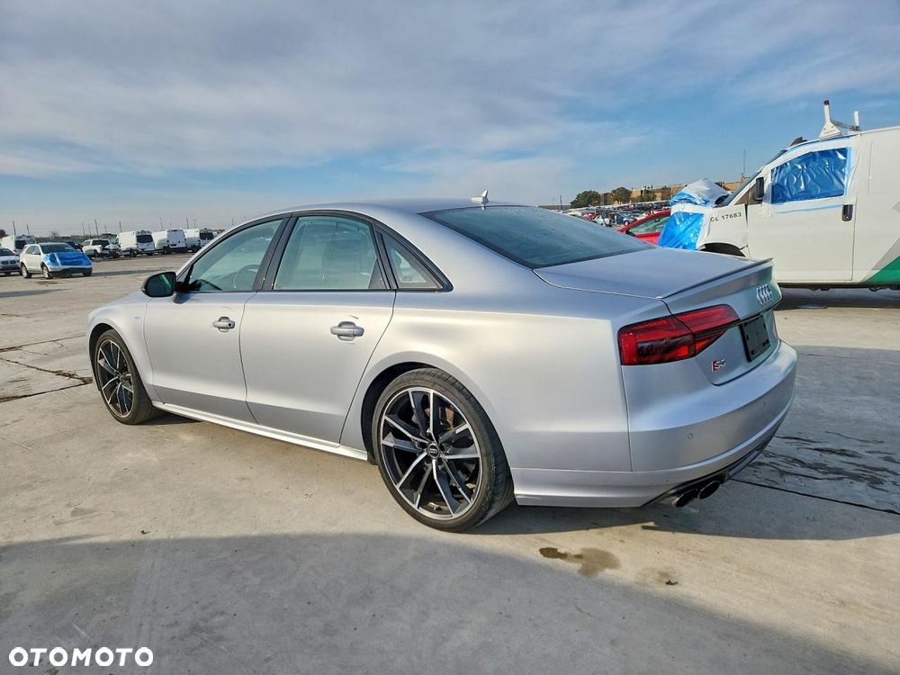 Audi S8 - 4