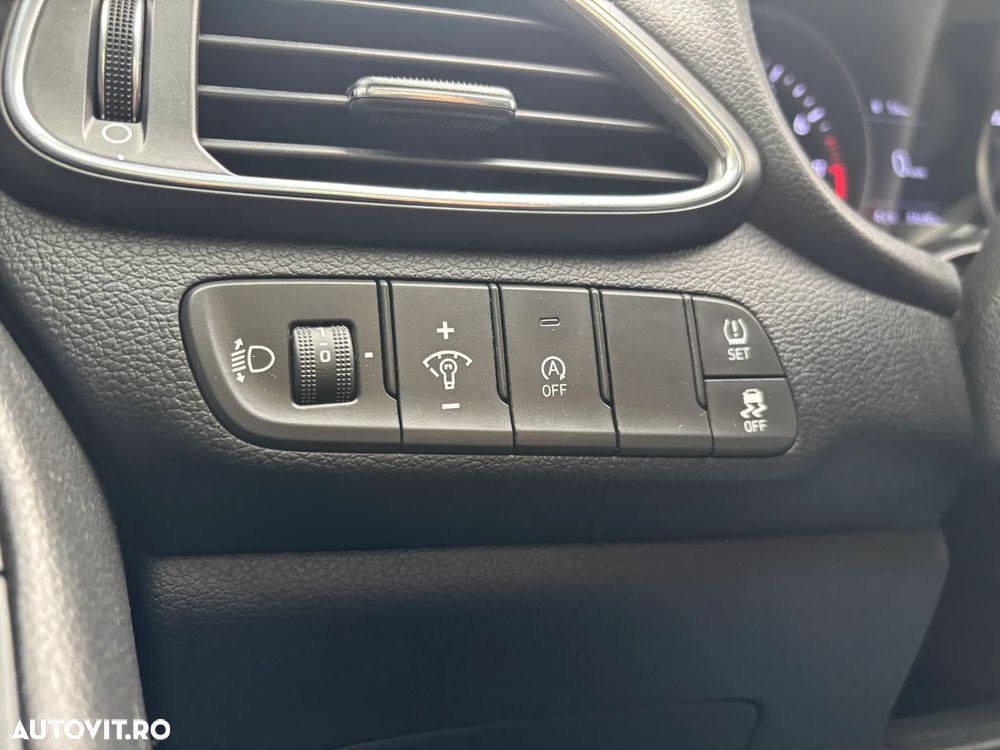 Hyundai i30 1.5 110CP 5DR M/T Comfort - 24