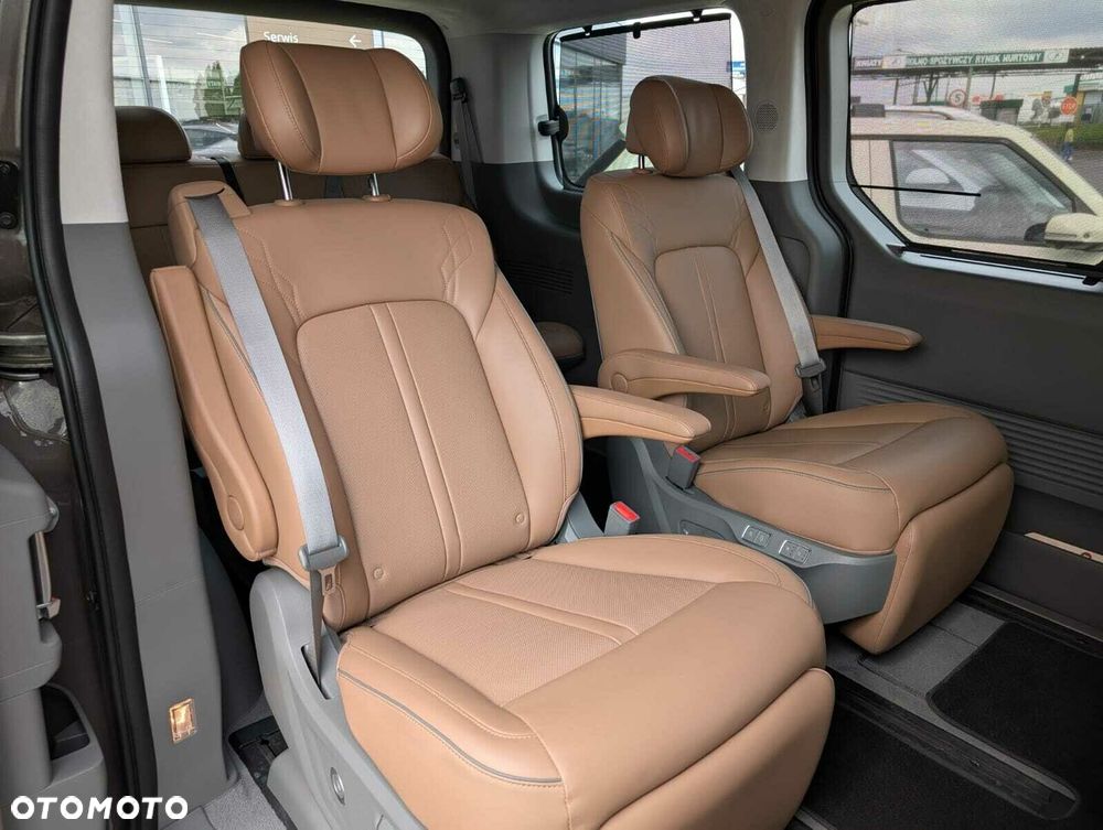 Hyundai Staria - 27