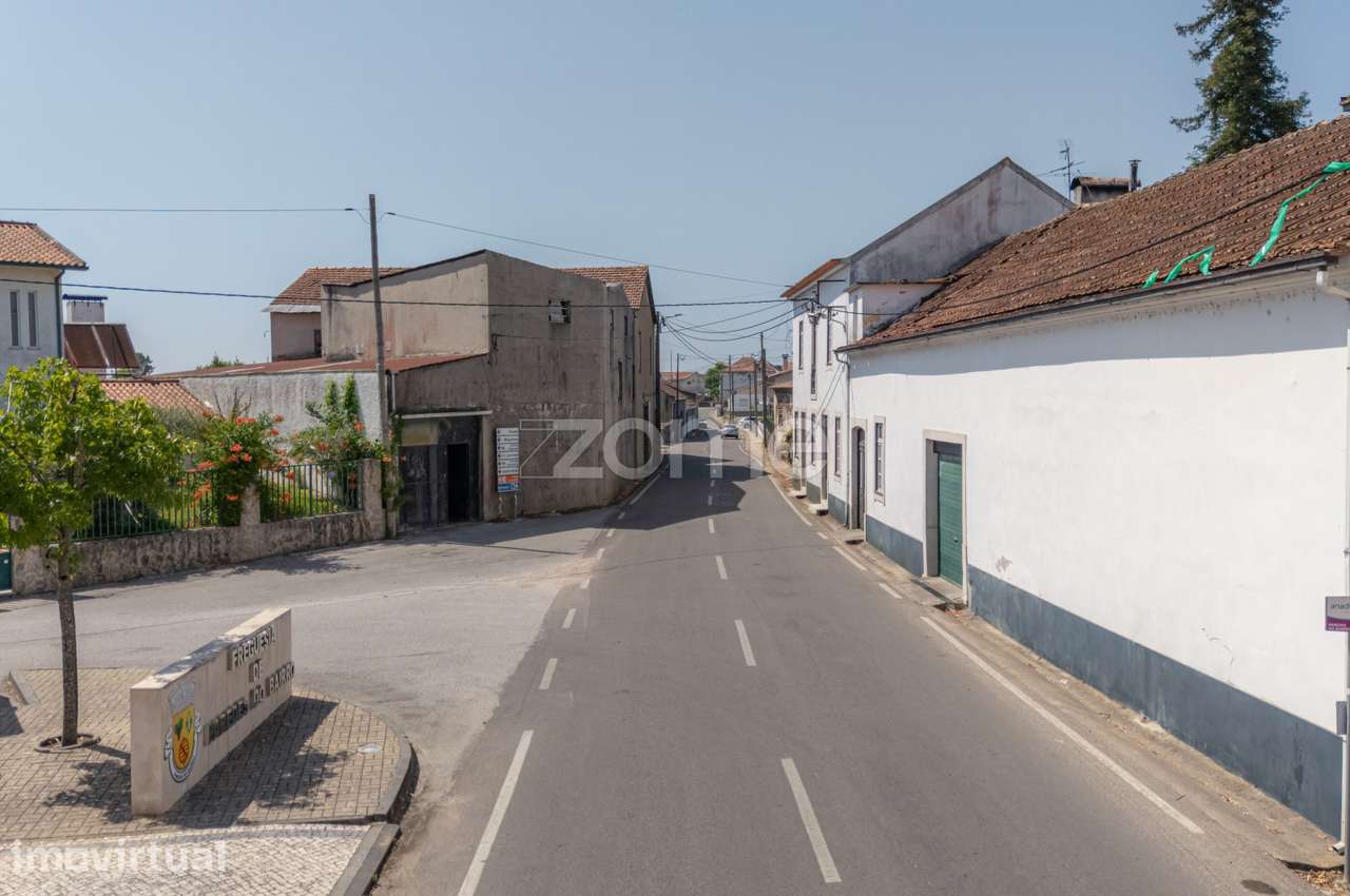 Armazém com 2 Pisos / Grande Potencial | Paredes do Bairro – Anadia - Grande imagem: 4/16