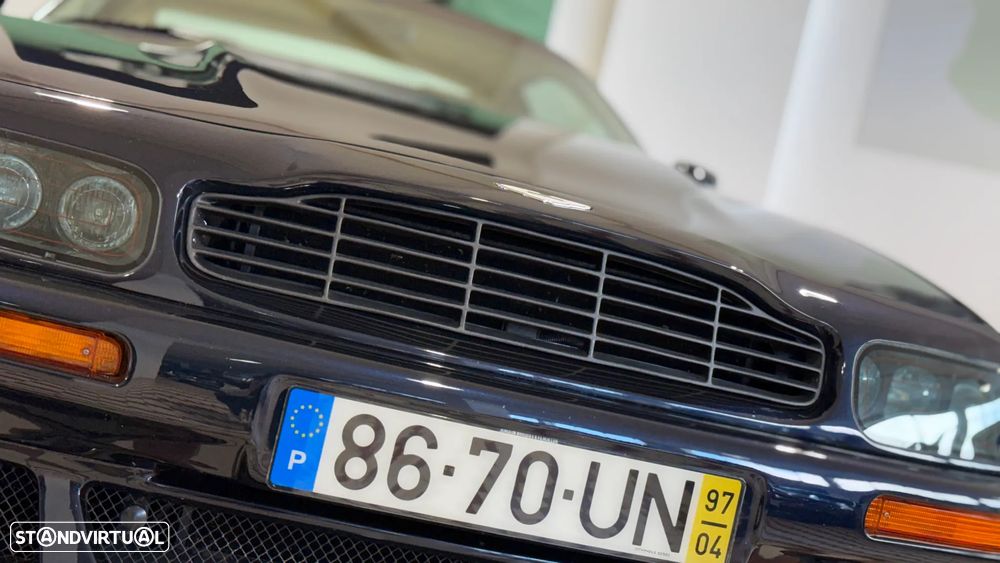 Aston Martin Vantage Coupe - 8