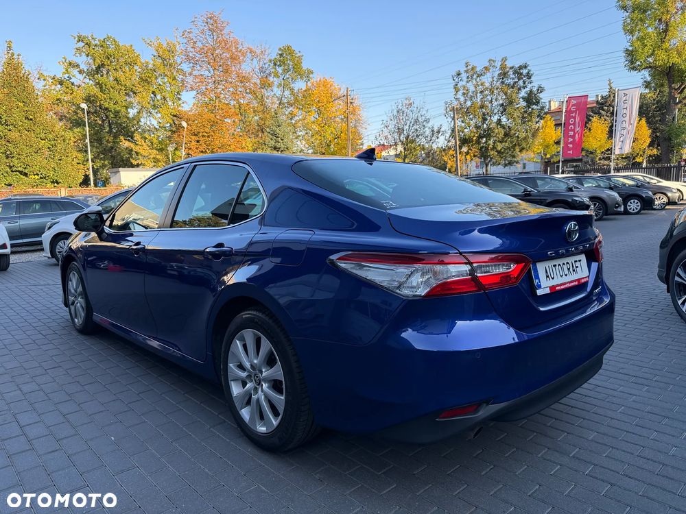 Toyota Camry 2.5 Hybrid Comfort CVT - 24
