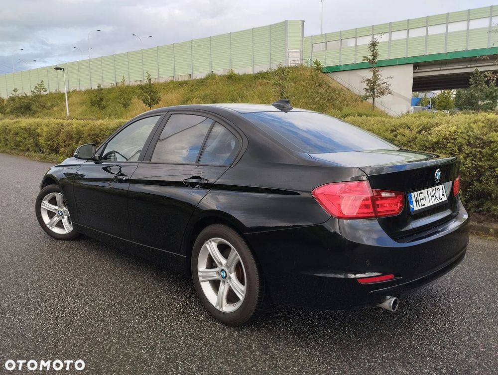 BMW Seria 3 320i - 7