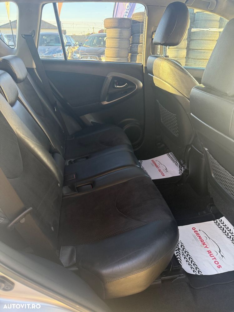 Toyota RAV4 - 8