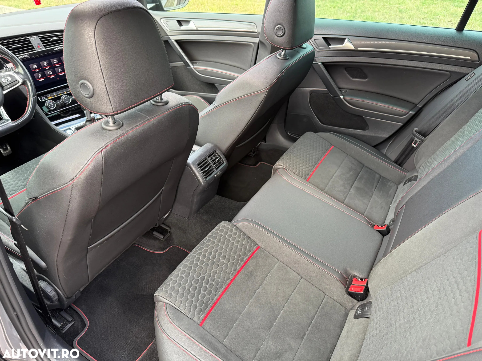 Volkswagen Golf 2.0 TSI GTI - 12