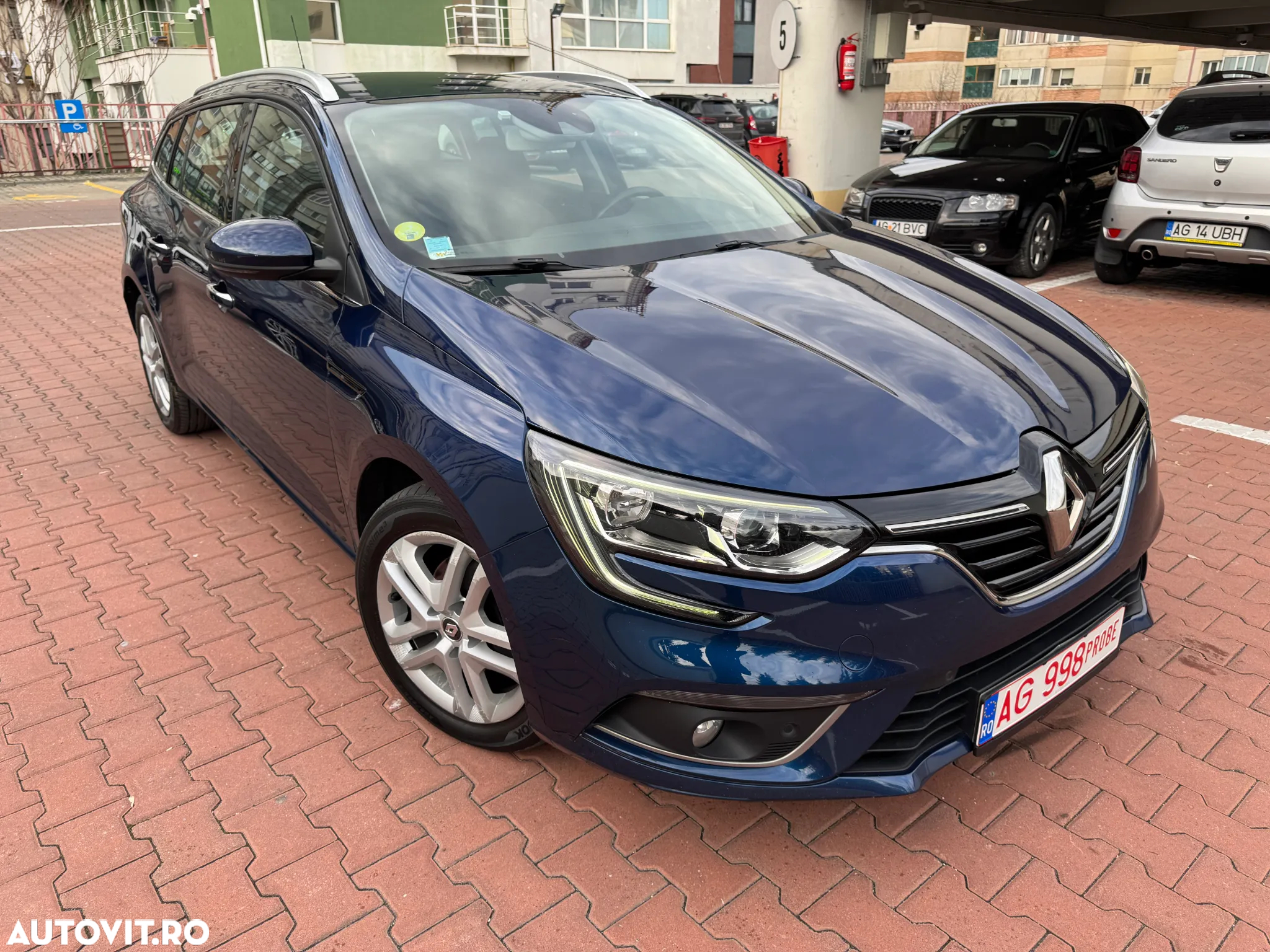Renault Megane Grandtour BLUE dCi 115 BUSINESS EDITION - 27
