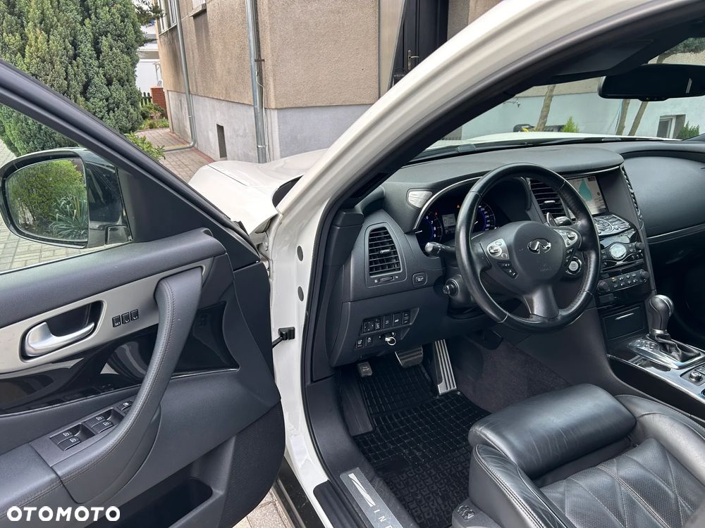 Infiniti QX70 3.7 AWD Design - 11