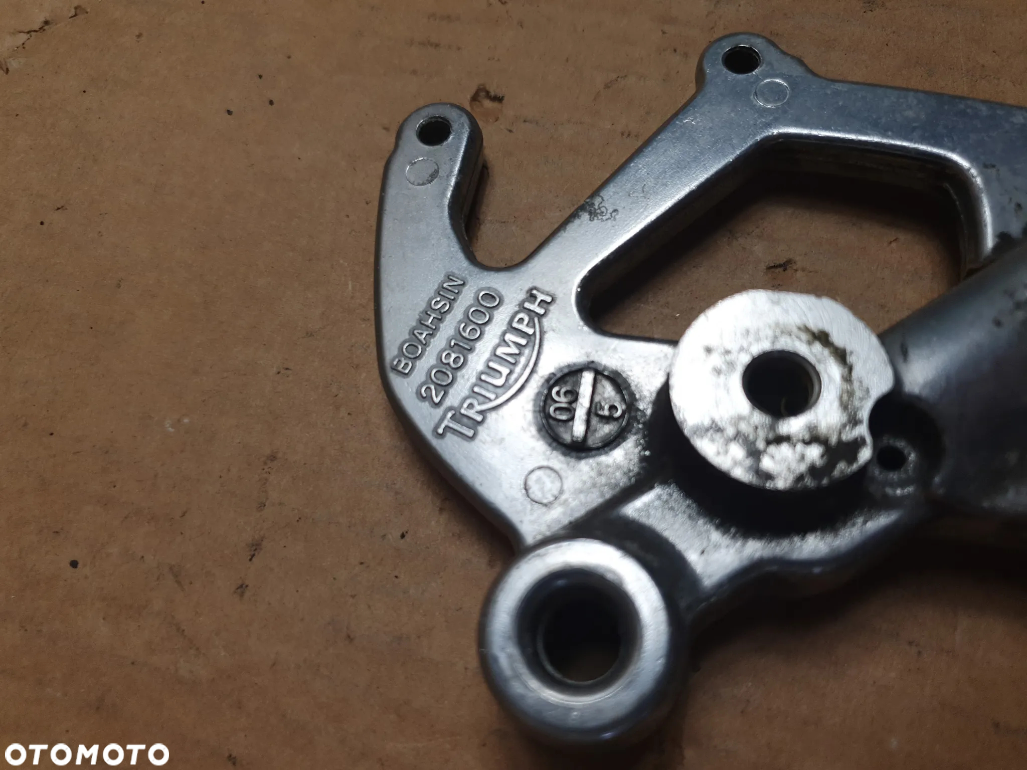 Triumph Sprint ST 1050 (2005-2010) Set prawy podnóżek mocowanie - 5