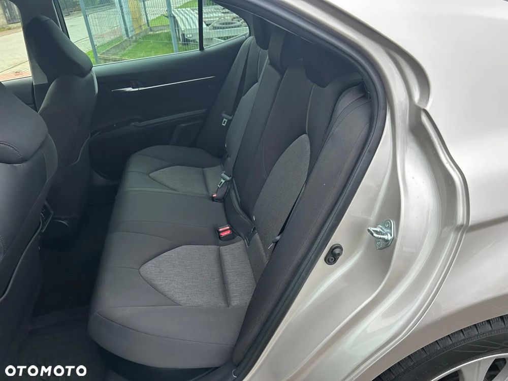 Toyota Camry 2.5 Hybrid Comfort CVT - 24