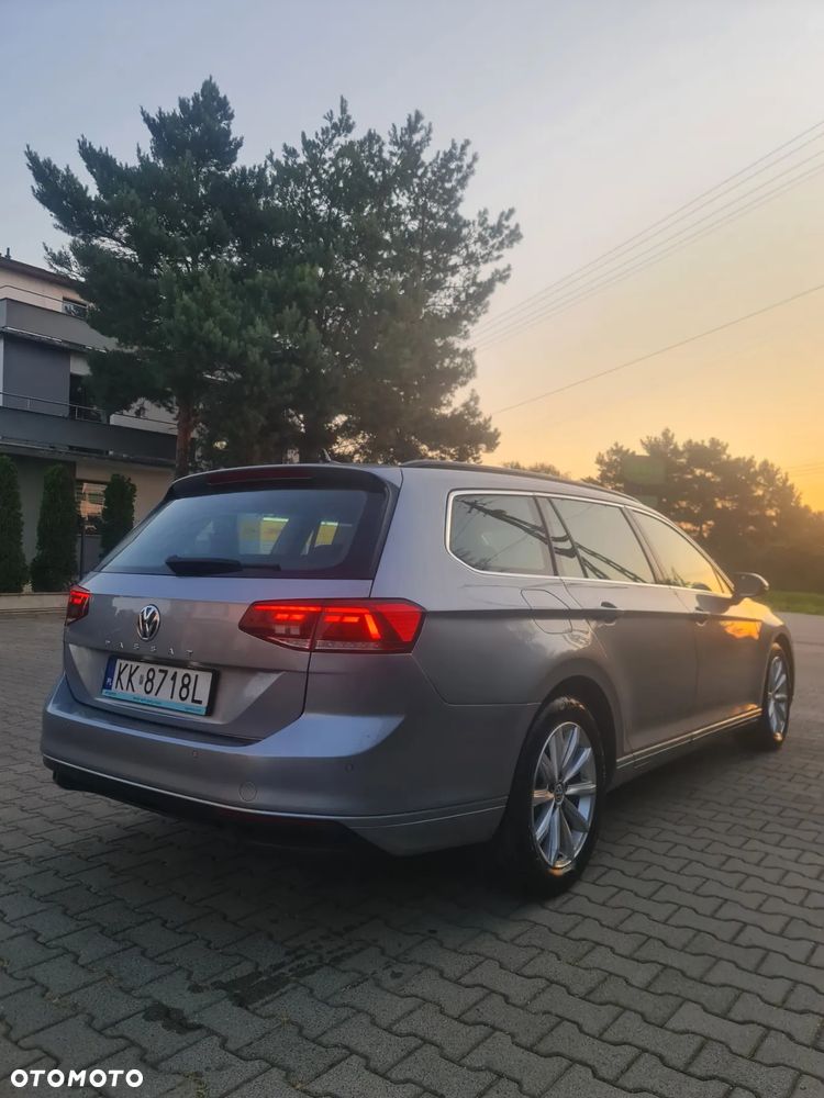 Volkswagen Passat 2.0 TDI SCR DSG Business - 9