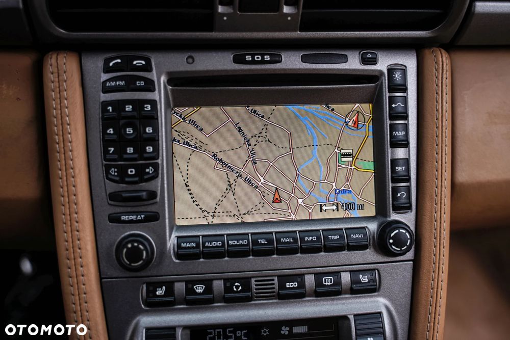 Porsche 911 Carrera - 23