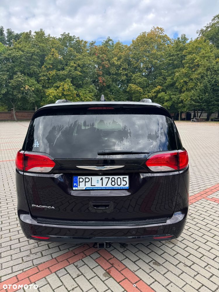 Chrysler Pacifica - 5