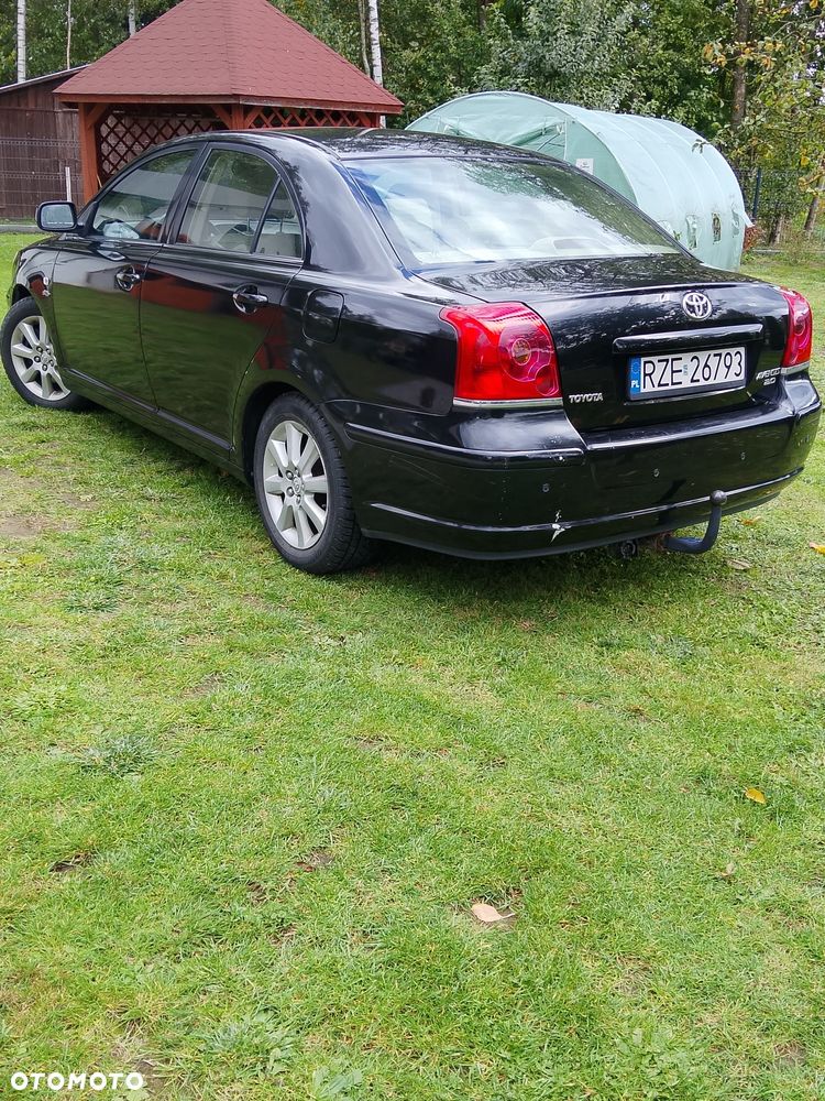 Toyota Avensis - 16