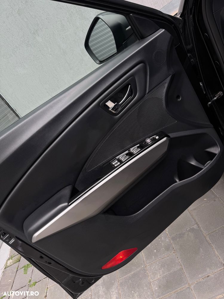 SsangYong Tivoli - 25