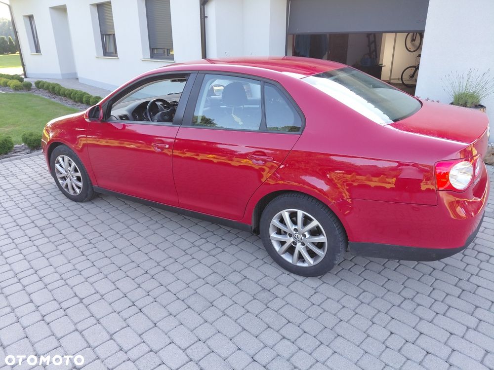 Volkswagen Jetta - 2