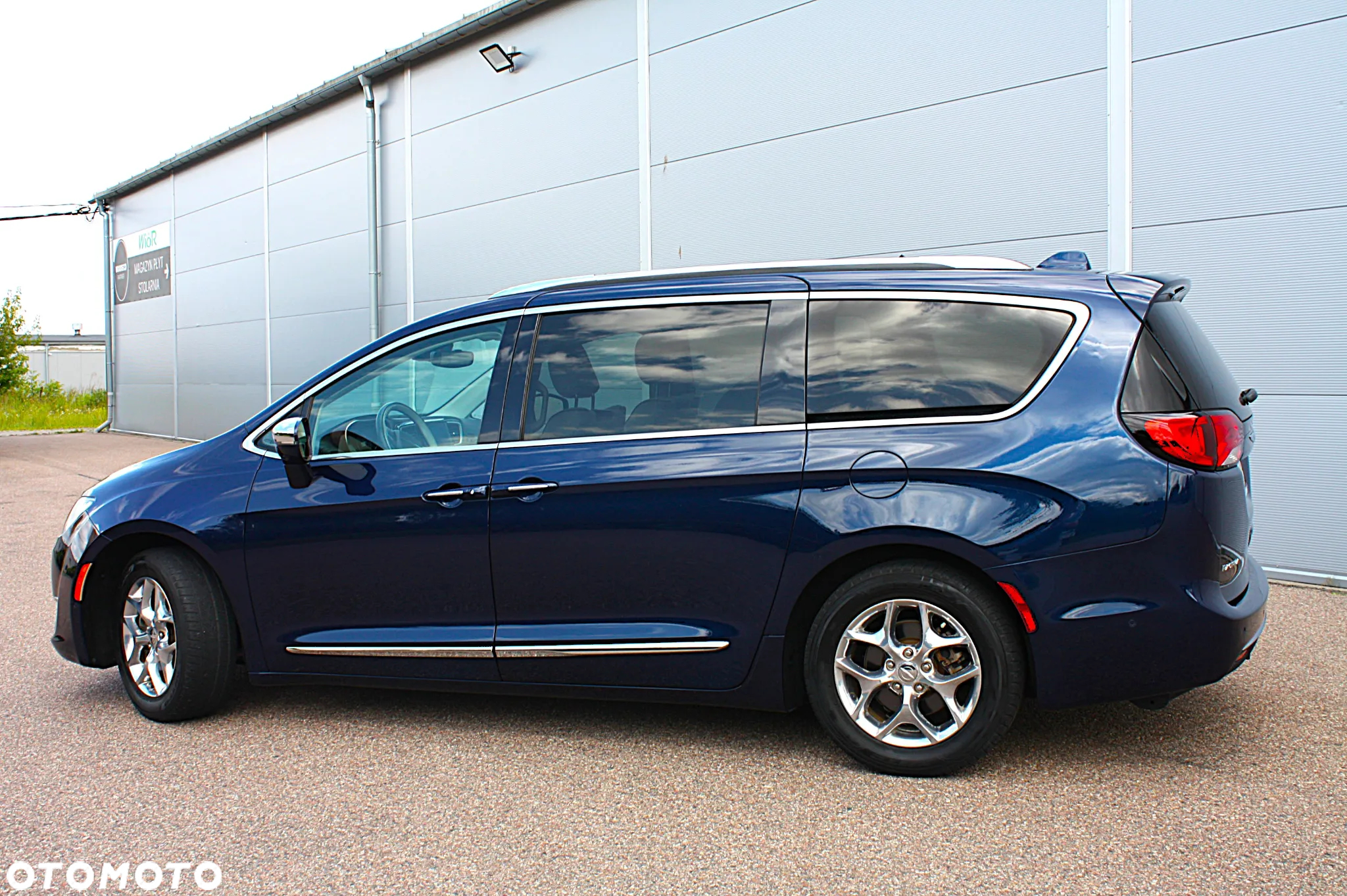 Chrysler Pacifica - 3