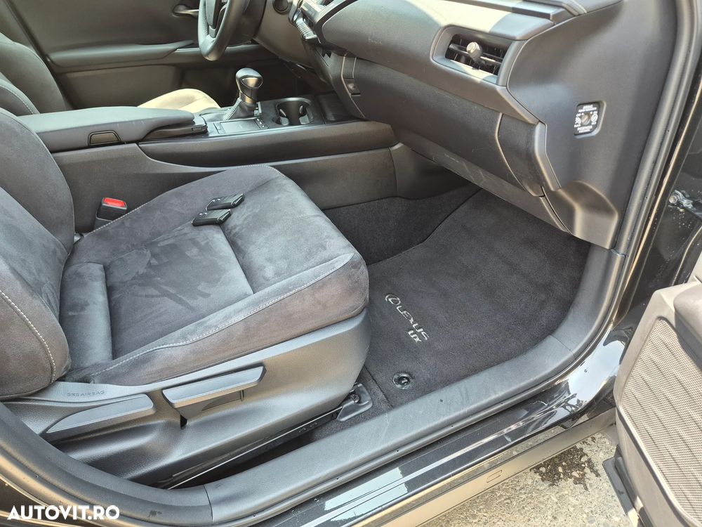 Lexus UX ver-250h-2-0l-hev-20h---178-hp-4x2-cvt-business - 23