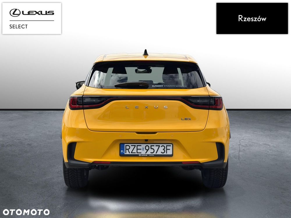 Lexus LBX 1.5 Hybrid - 4